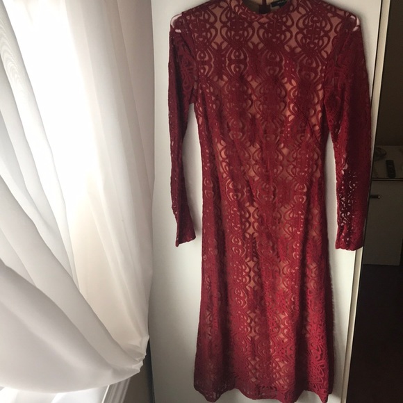 Red lace dress - Picture 2 of 2